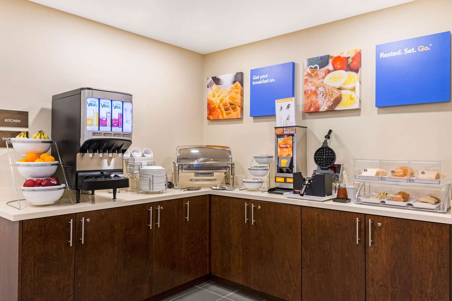 Comfort Inn & Suites Bowmanville 11/12