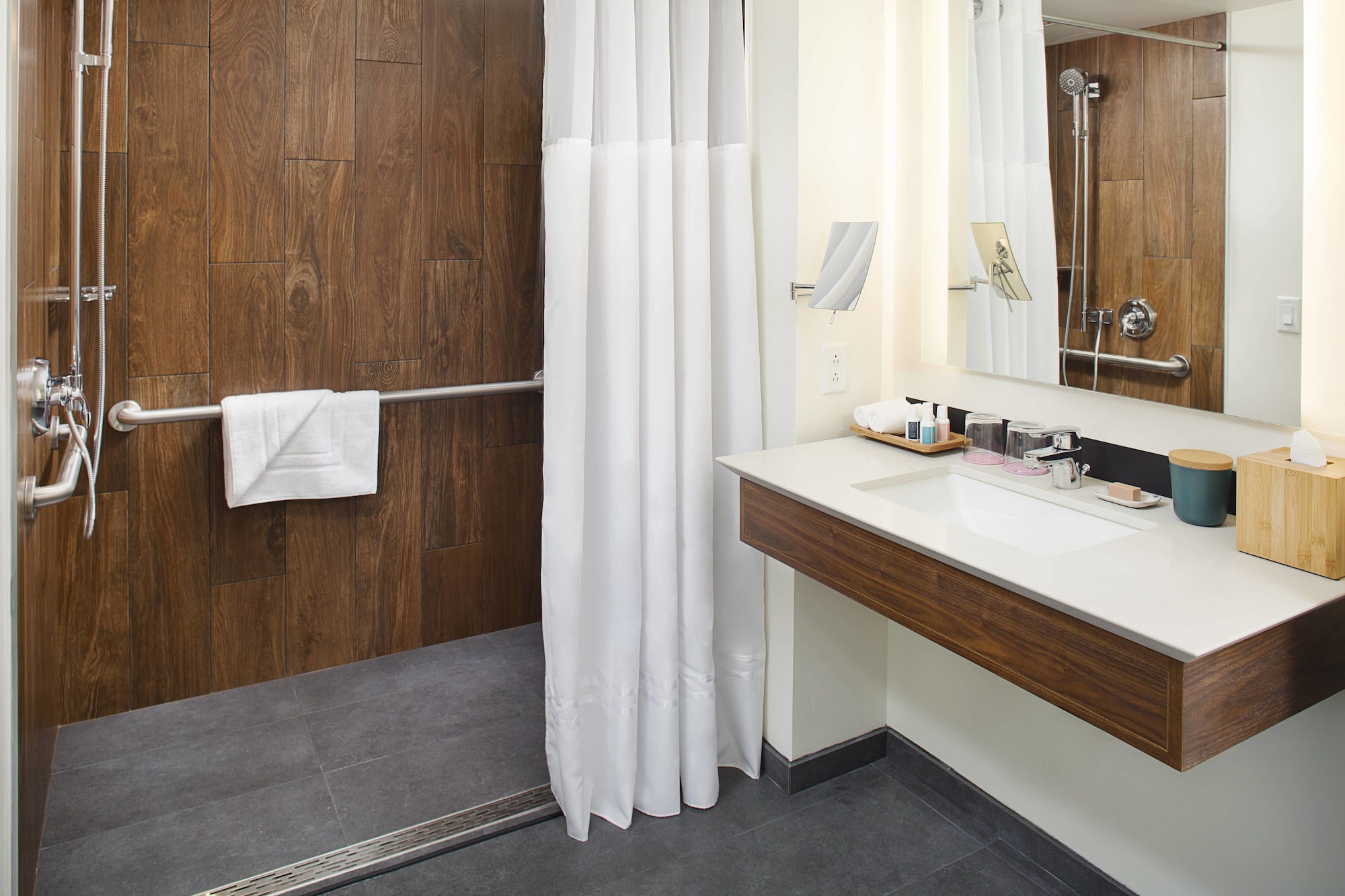 JUNIOR SUITE, KING BED, BALCONY