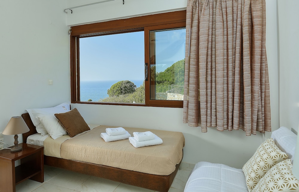 Okeanides Villas 9/50