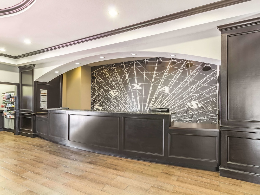 La Quinta Inn & Suites by Wyndham Fort Worth - Lake Worth 4/50