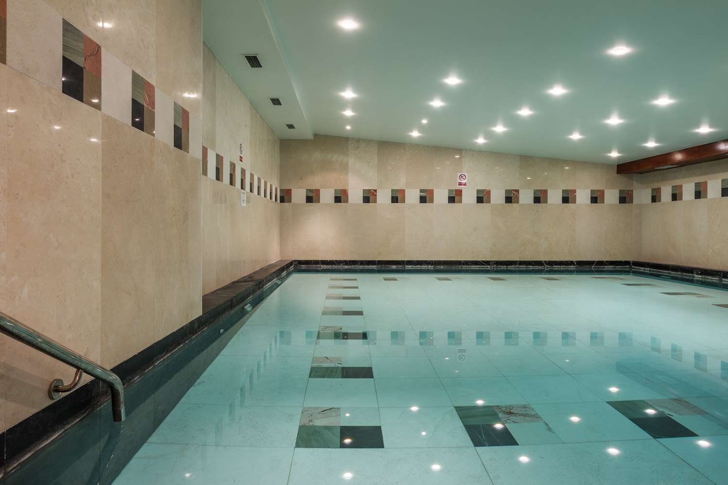 Courthouse Hotel London 20/26