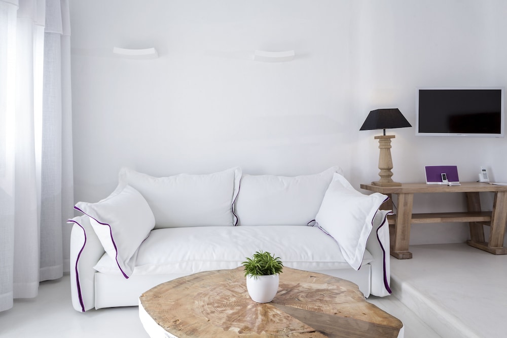 Charisma Suites 34/62