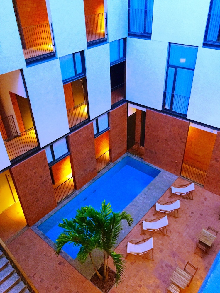 Villa 25 Hostel & Suites 51/69
