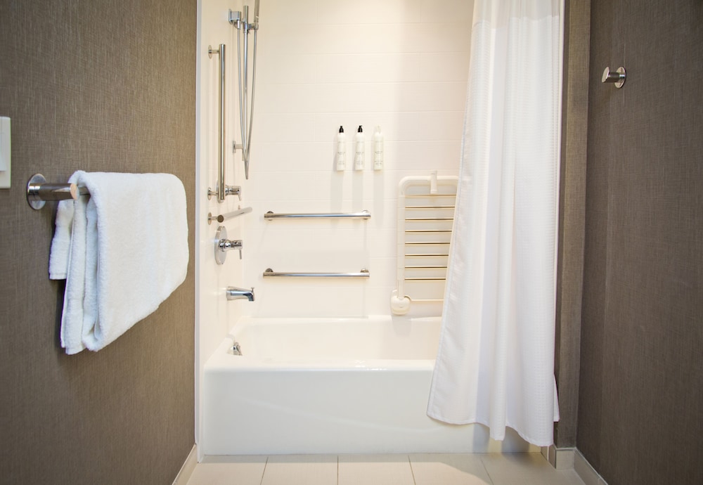 SpringHill Suites by Marriott West Sacramento 42/44