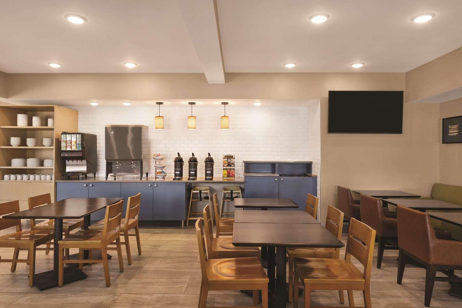 Country Inn & Suites by Radisson, Albert Lea - Austin 30/35