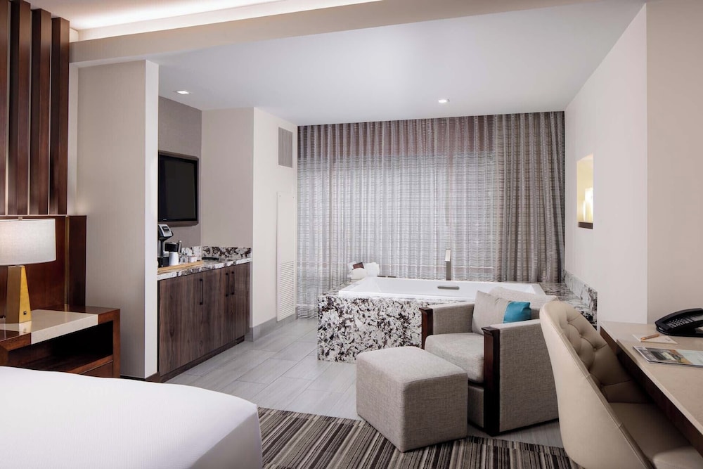 Spa, Suite, King Bed