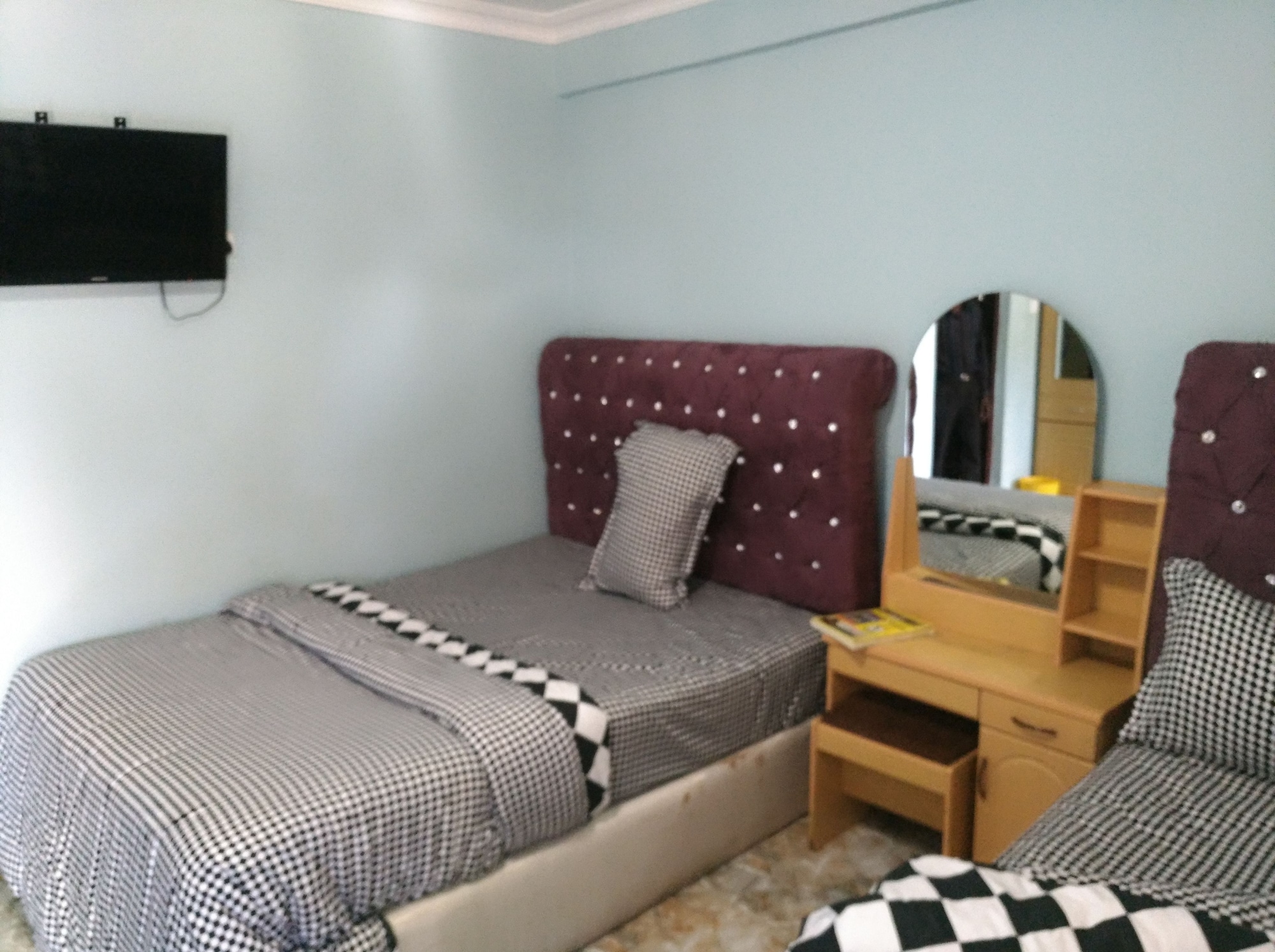 ROOM, TWIN BEDS