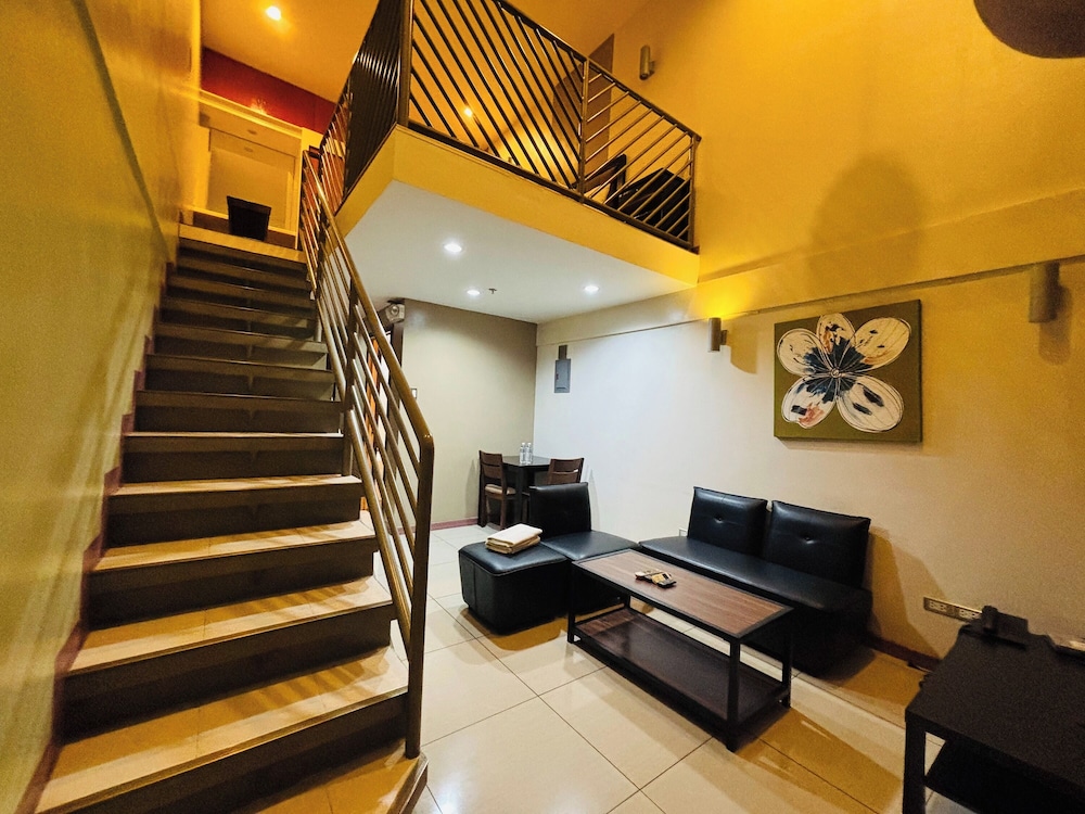 Uptown Condotel 45/73