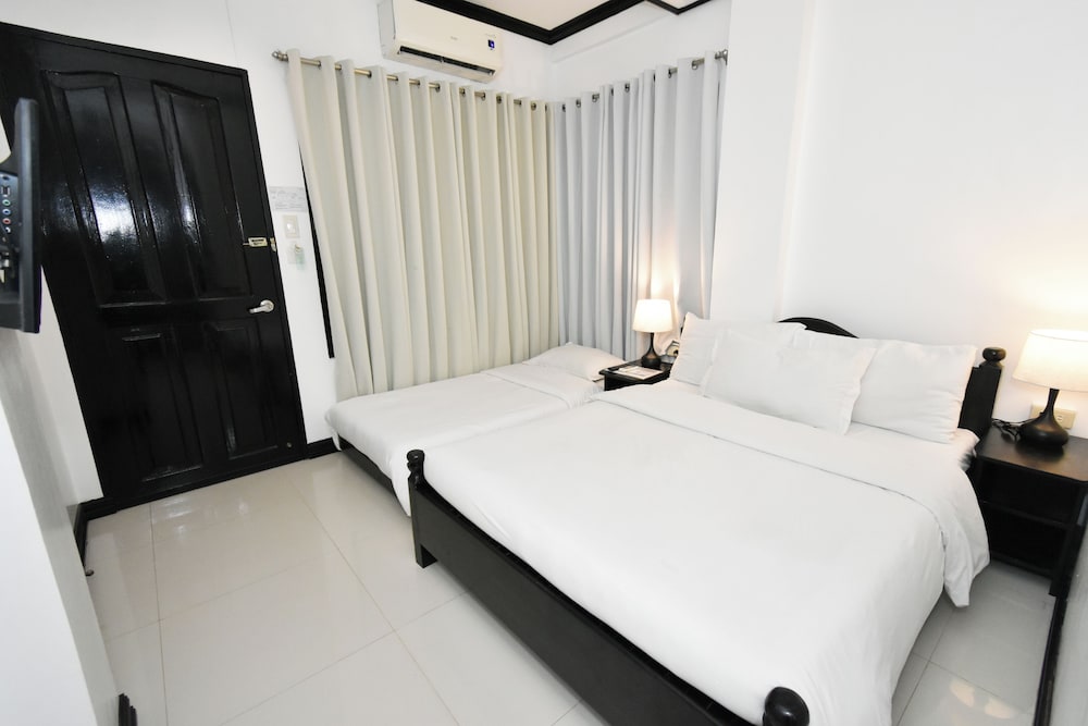 Standard, 1 Queen and 1 Single Bed, Queen Bed, Swiftlets Inn 2/10