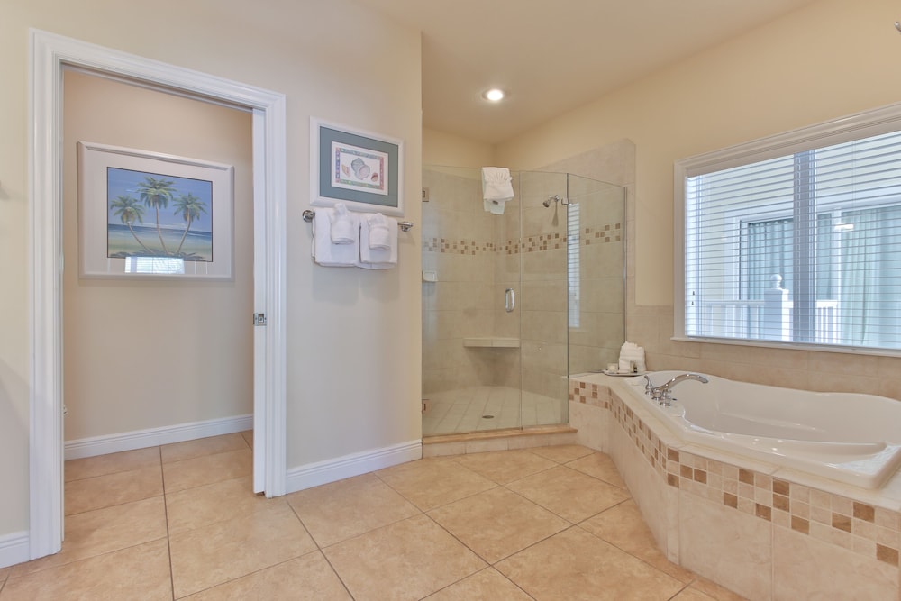 Tortuga Inn Beach Resort 28/76