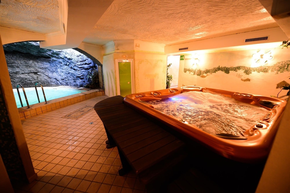 HOTEL INTERALPEN 38/74