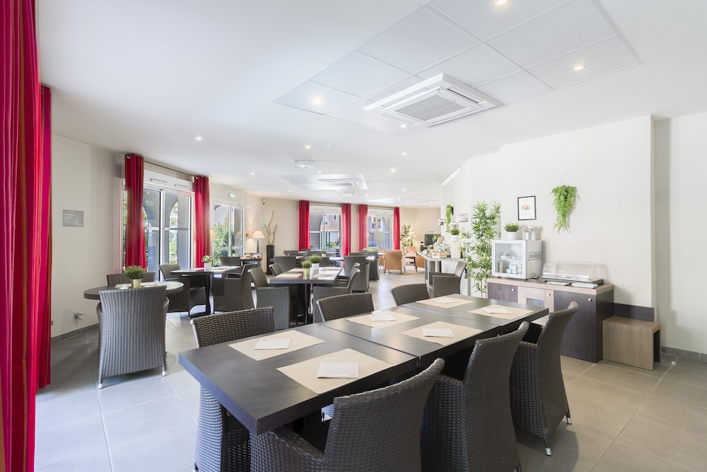 restaurant cafeteria