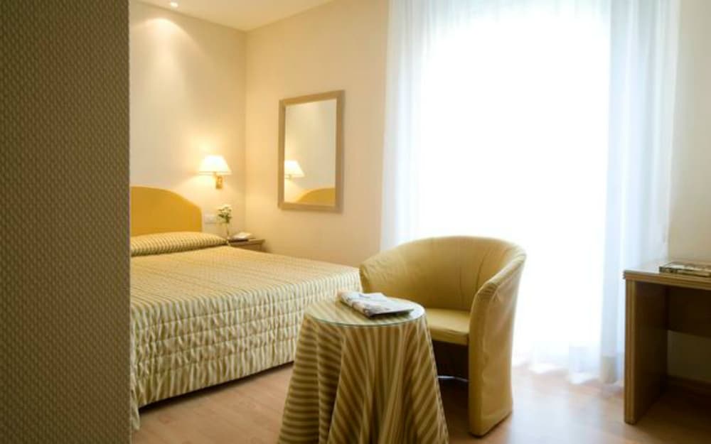 National Hotel 18/68