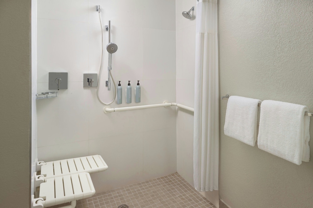 غرفة بسريرين مزدوجين لذوي الإعاقة، Courtyard by Marriott West Palm Beach 5/6