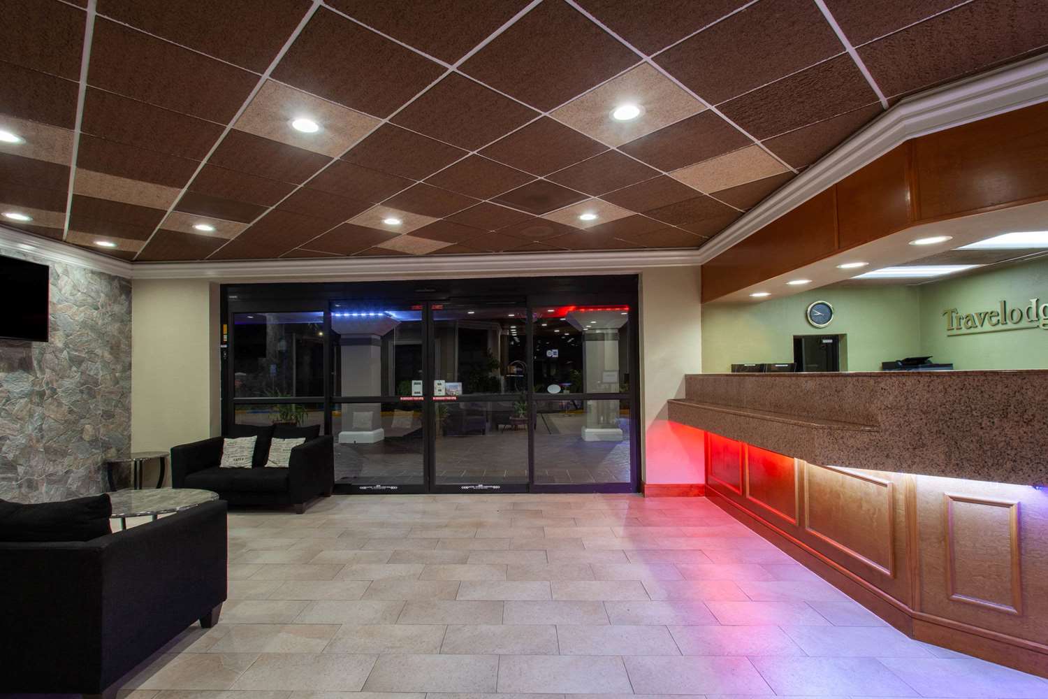Travelodge By Wyndham Deltona 12/48