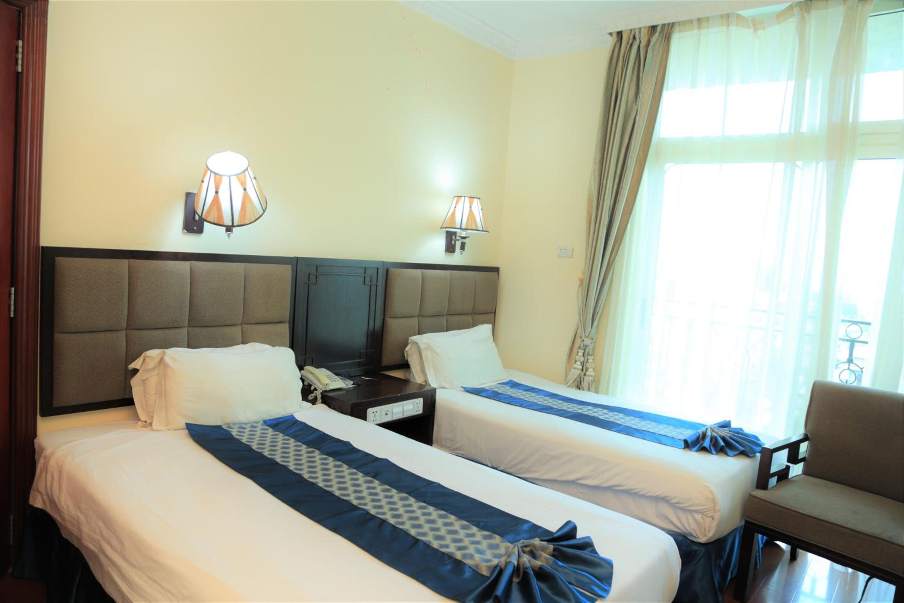 Blue Birds International Hotel 10/50