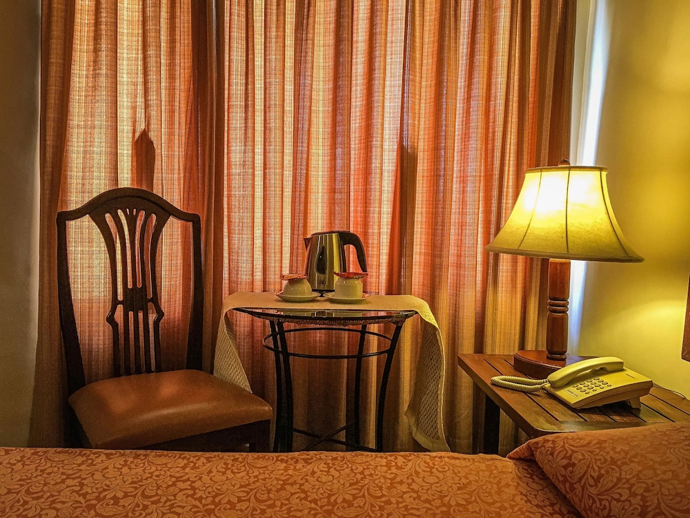 Subic Park Hotel 38/73