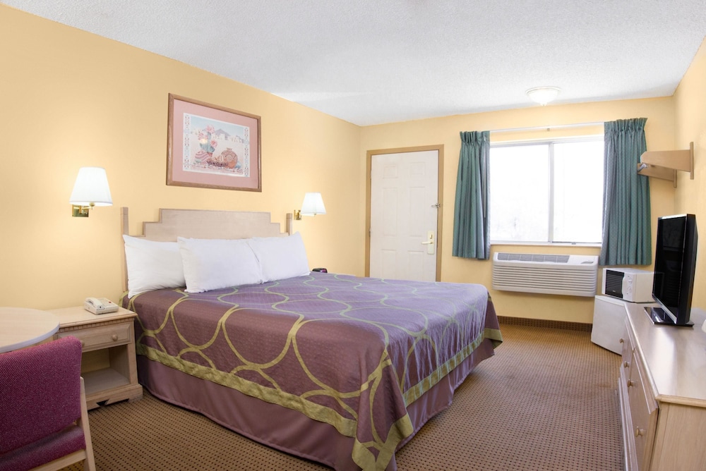 Super 8 By Wyndham Grants 14/32