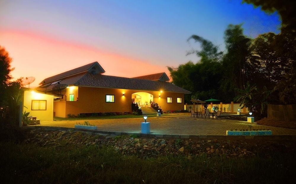 Nok Resort & Hotel 5/50