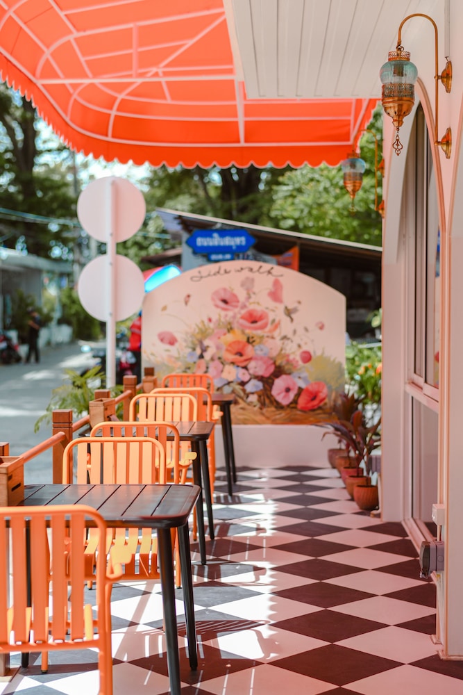 Side Walk Boutique Hotel 36/50