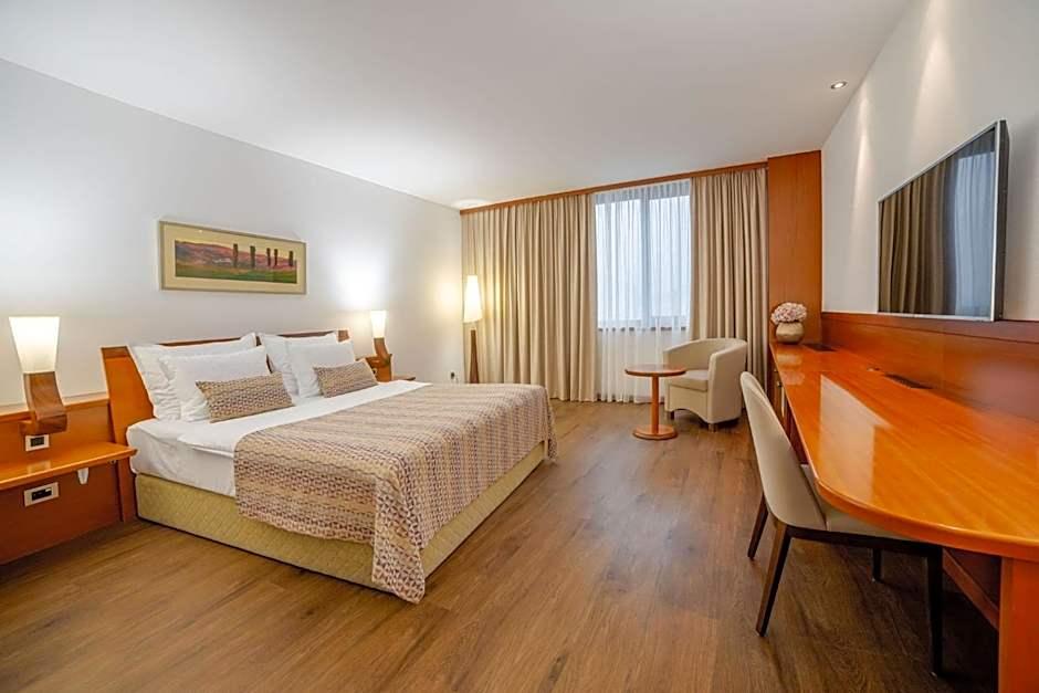 PERLA CASINO AND HOTEL 7/23