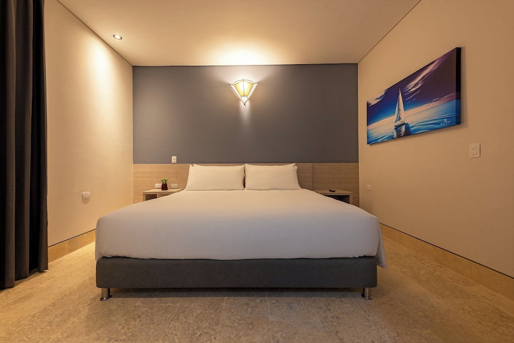 LUXURY, QUEEN BED, NO VIEW