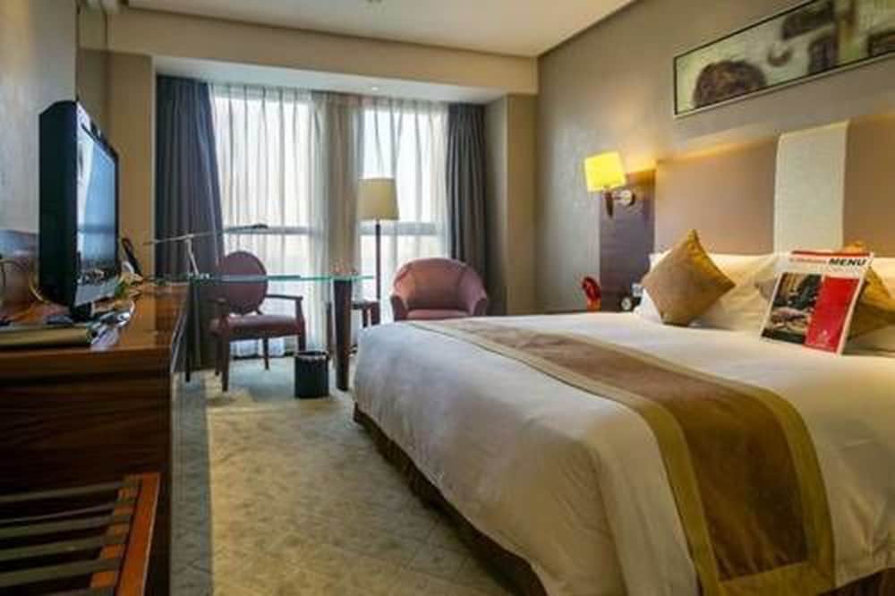 Regal Jinfeng 15/56