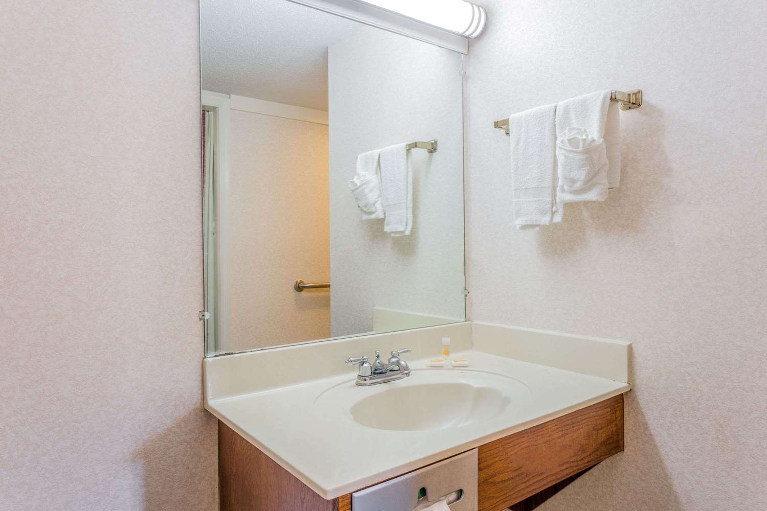 Days Inn by Wyndham Cornelia 18/21