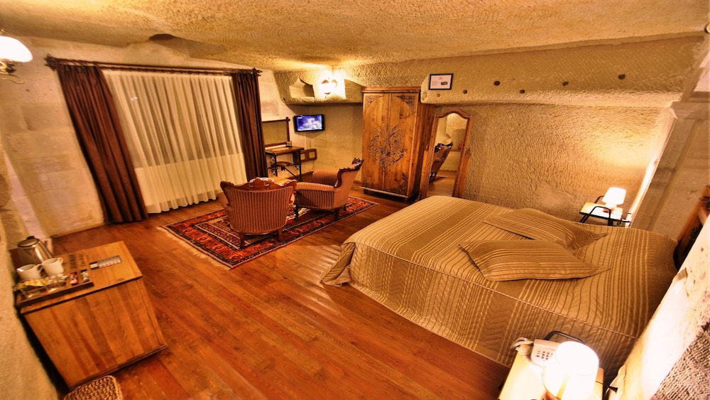Harman Cave Hotel 44/78