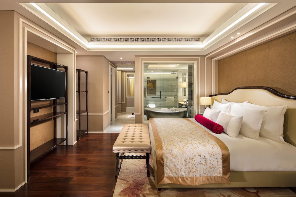 Grand Bay Hotel Beijing 45/70