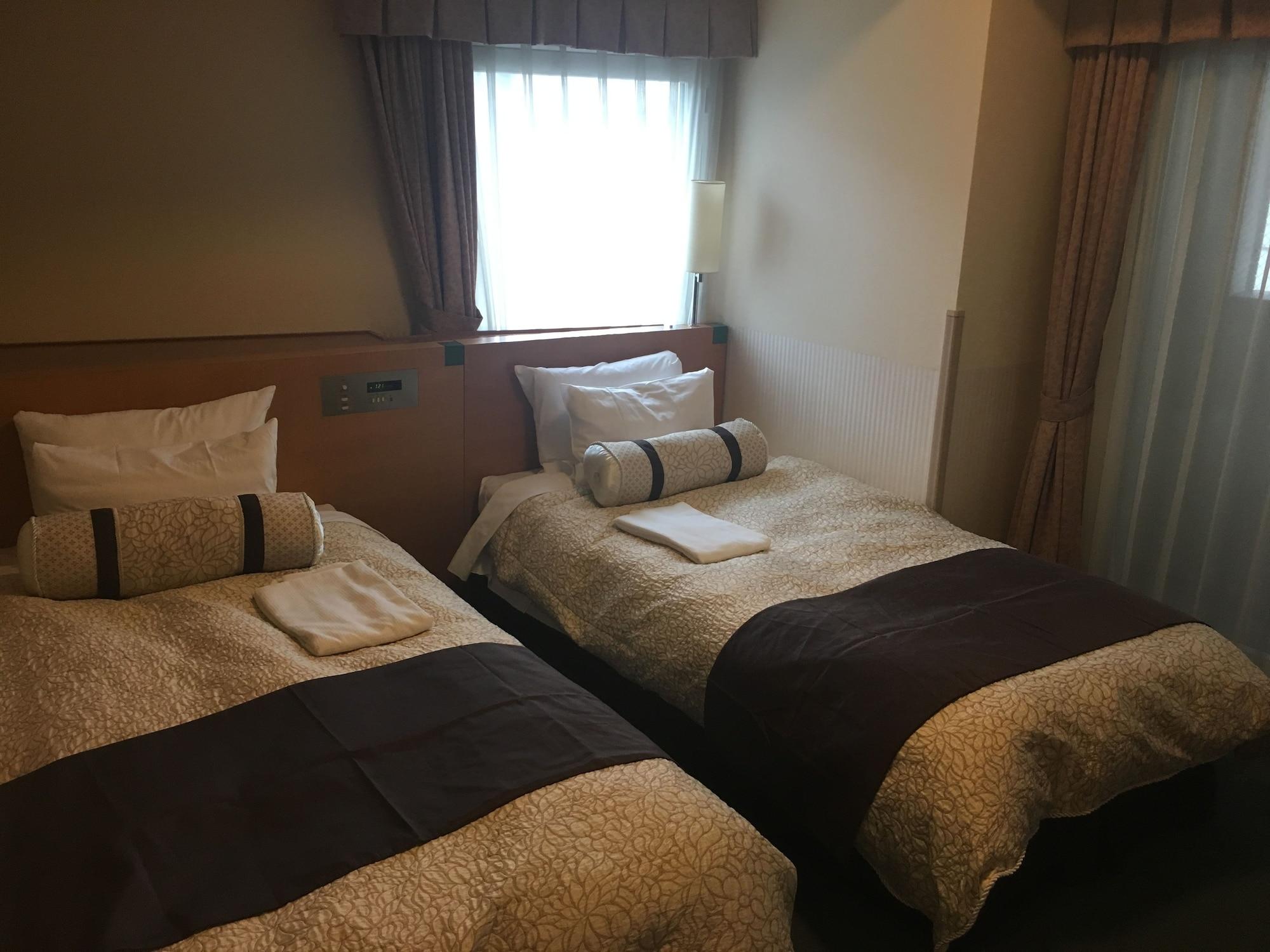Standard, Twin Beds