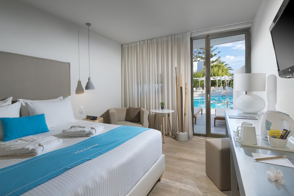 Swim Up, Casual, King Bed, Shared Pool