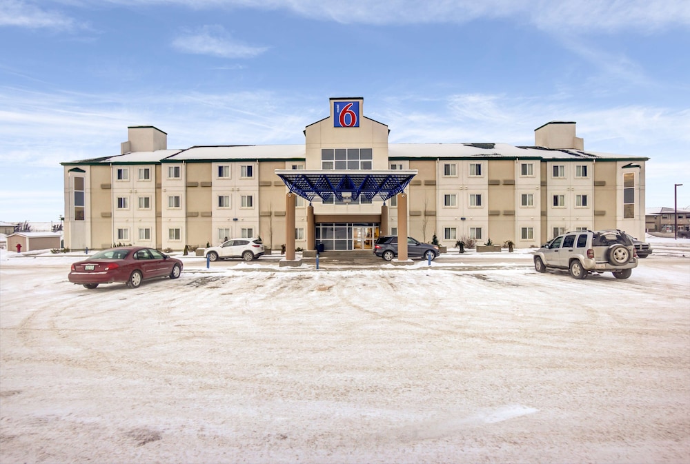 Days Inn by Wyndham Stony Plain 1/44