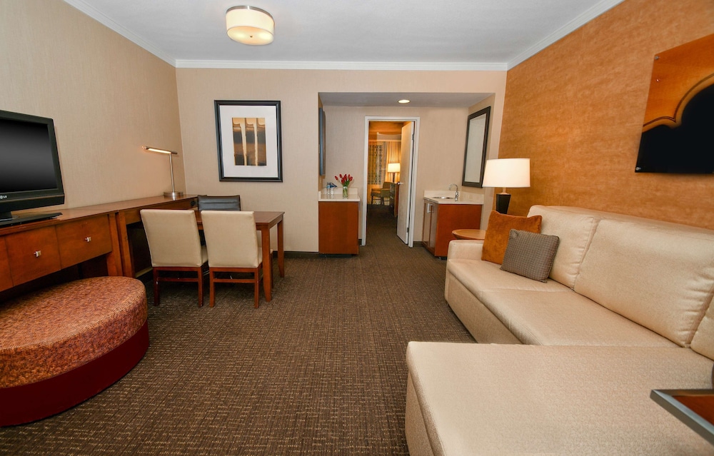 Embassy Suites by Hilton Austin Downtown South Congress 48/85