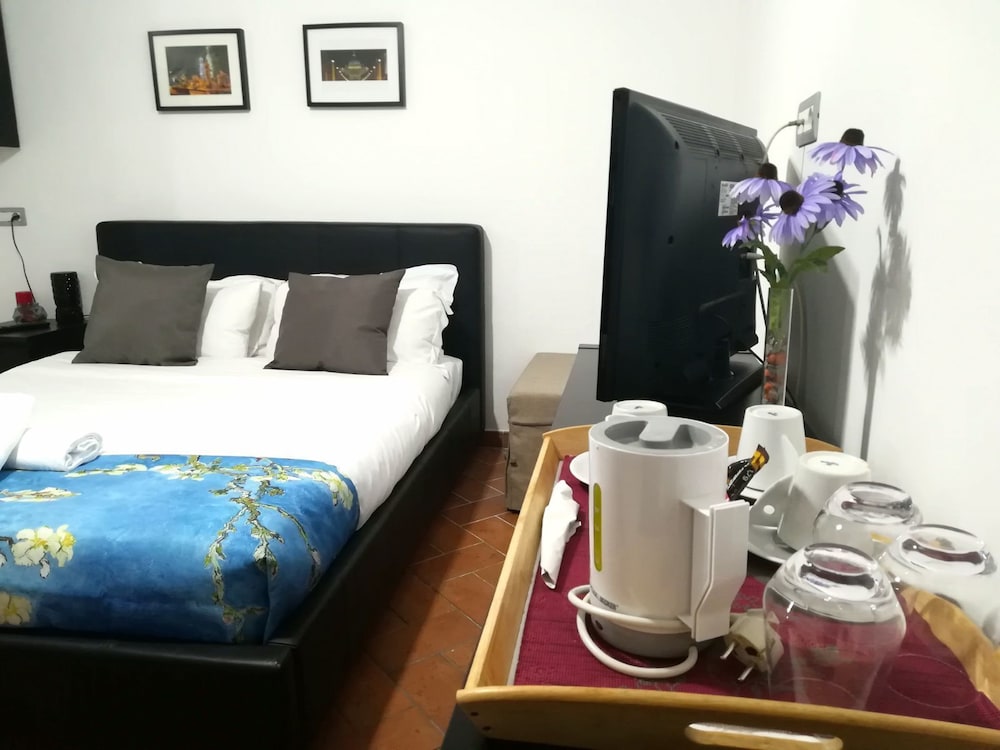 ROOM, TRIPLE