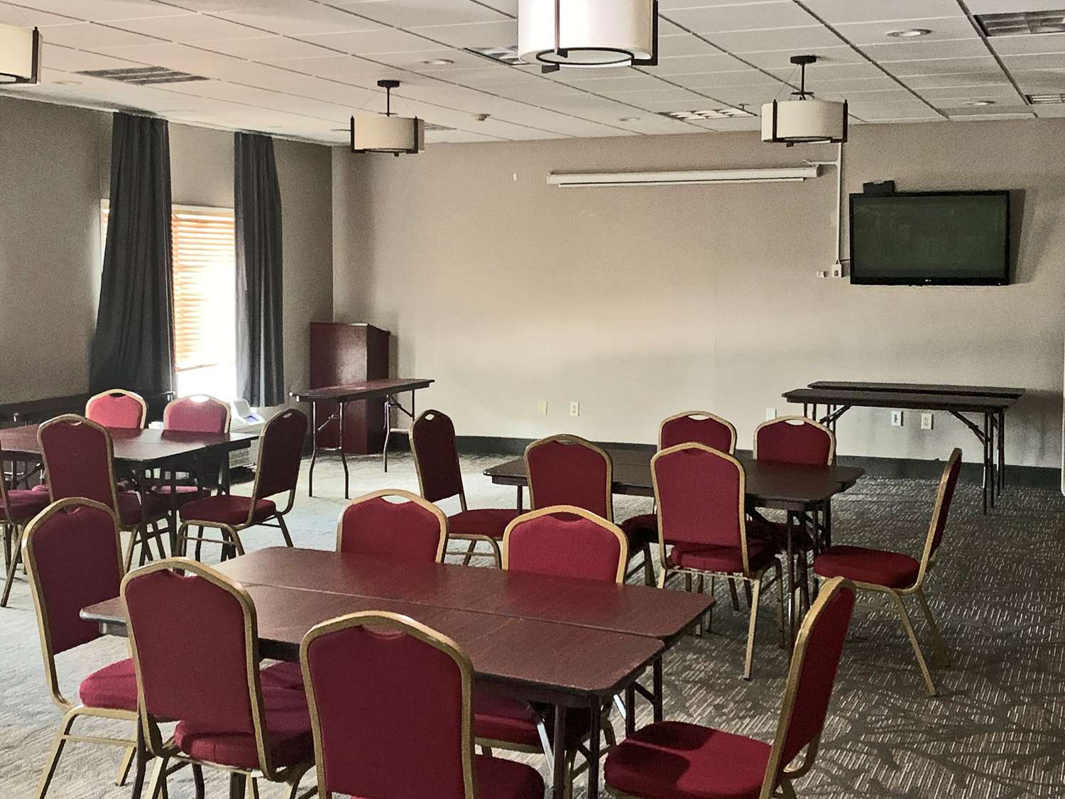Comfort Inn & Suites Columbus North 31/35