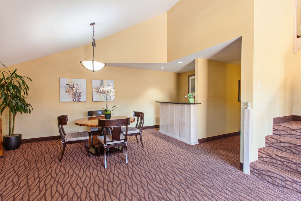 Hilton Garden Inn Monterey 40/58