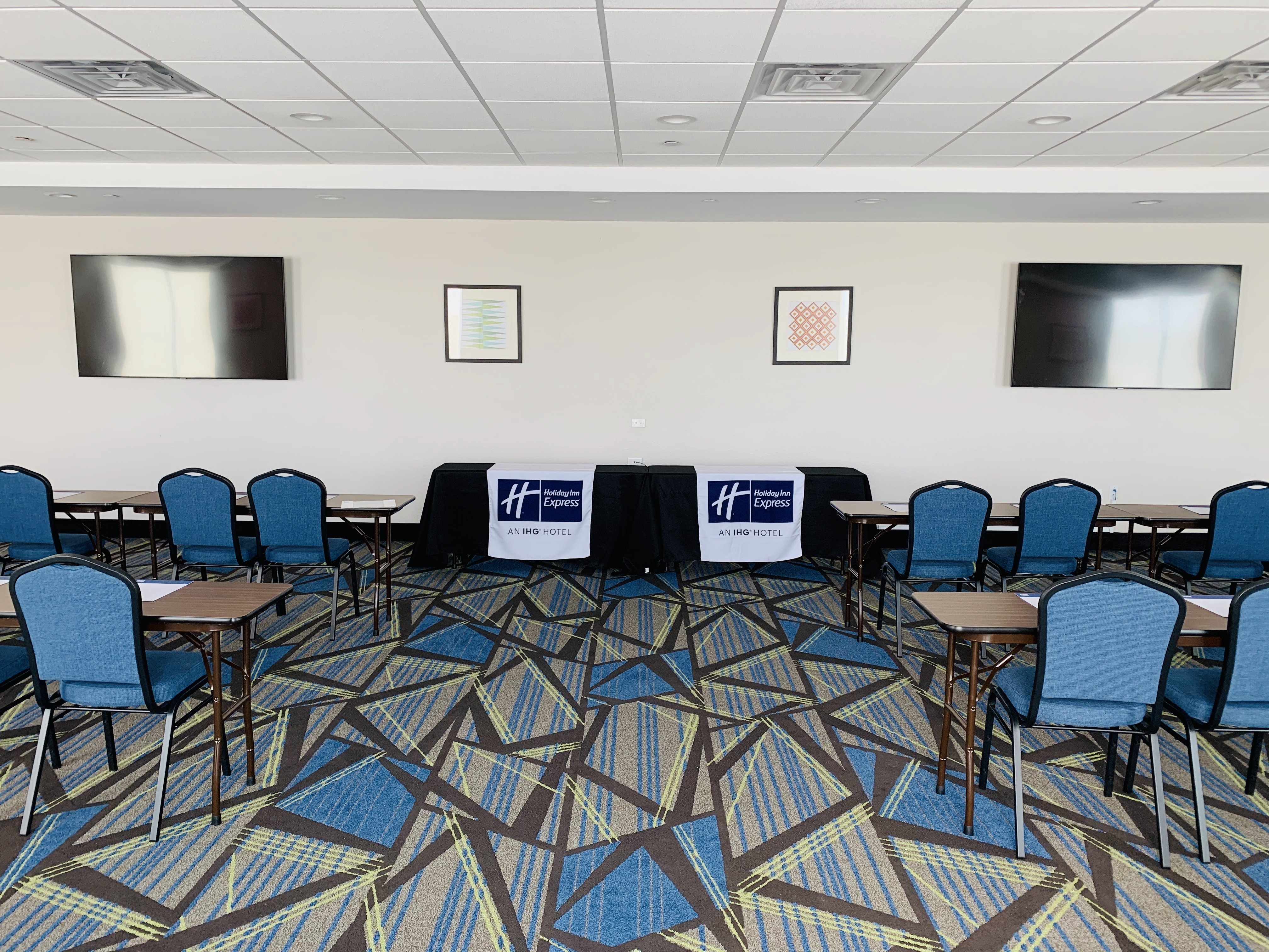 Holiday Inn Express And Suites Hoffman Estates 41/48