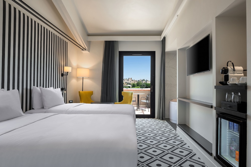DELUXE, TWIN BEDS, CITY VIEW, TERRACE