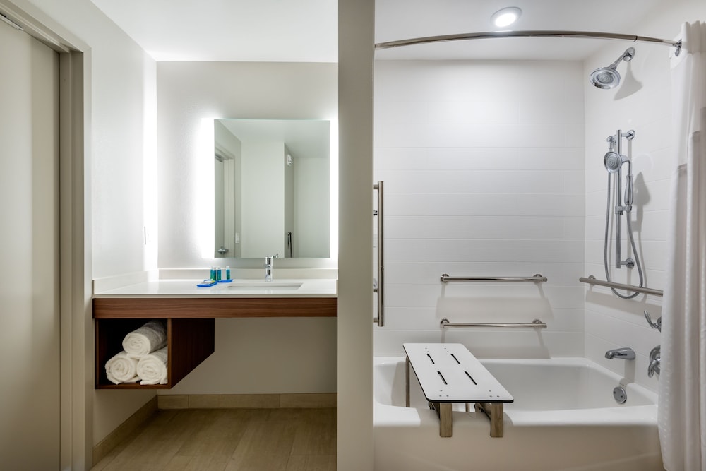 Holiday Inn Express And Suites Santa Ana Orange County an IHG Hotel 21/57