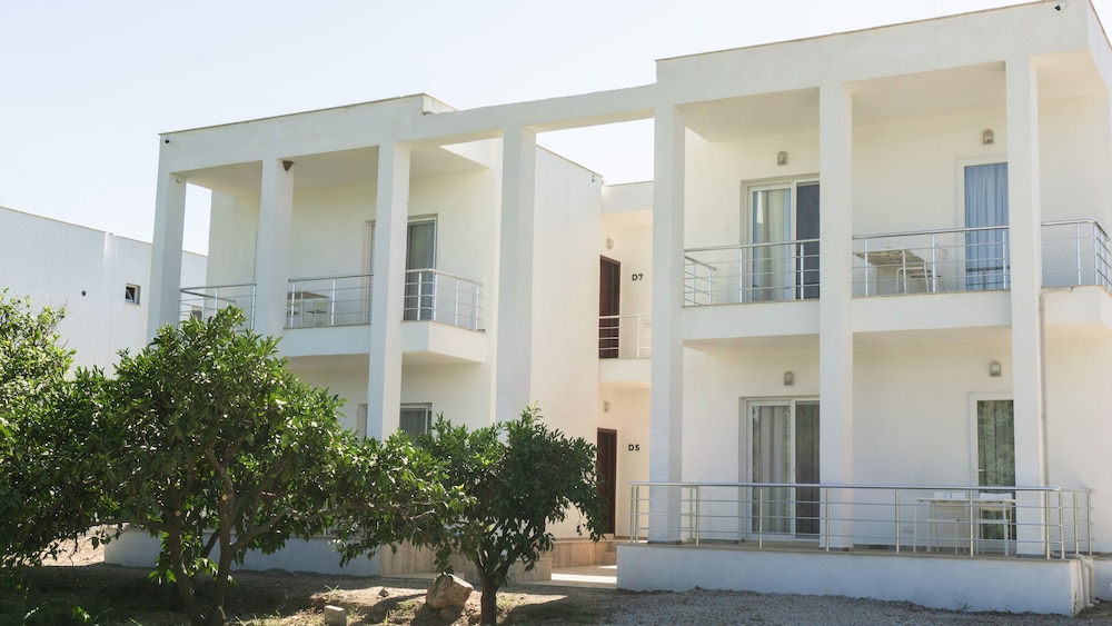 Daphnis Hotel 3/46