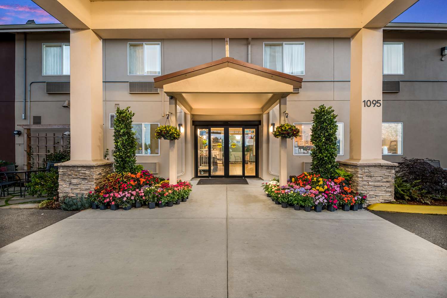 Red Lion Inn & Suites Sequim 2/22