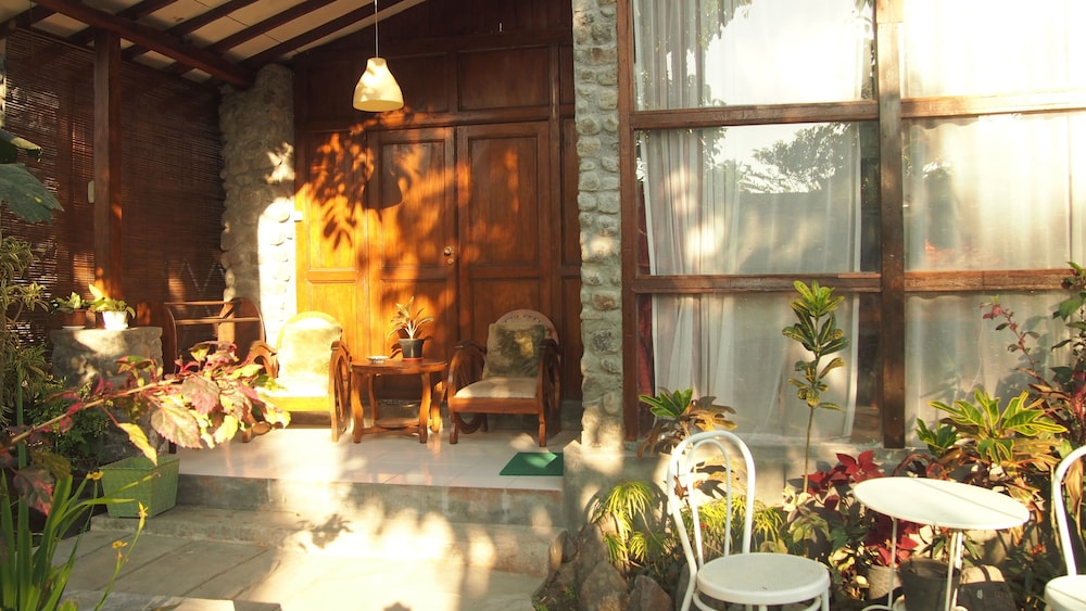 The Riverside Javanese Cottages 9/45