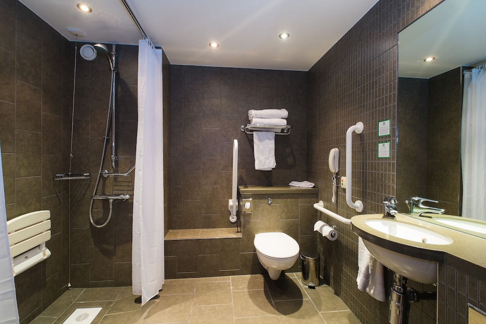 Holiday Inn West 17/60