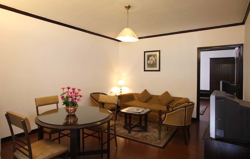 Shervani Hilltop 26/50