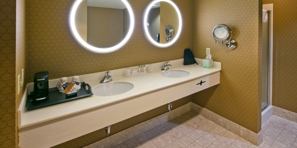 Isle Casino Hotel Bettendorf 50/51