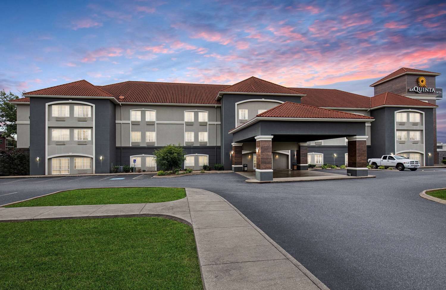 La Quinta Inn & Suites by Wyndham Bowling Green 45/51