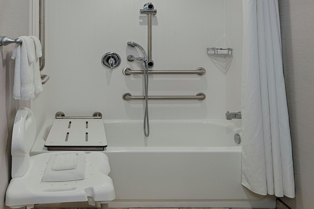 1 Bedroom, Suite, King Bed, Sofa, Courtyard By Marriott Springfield Downtown 4/6