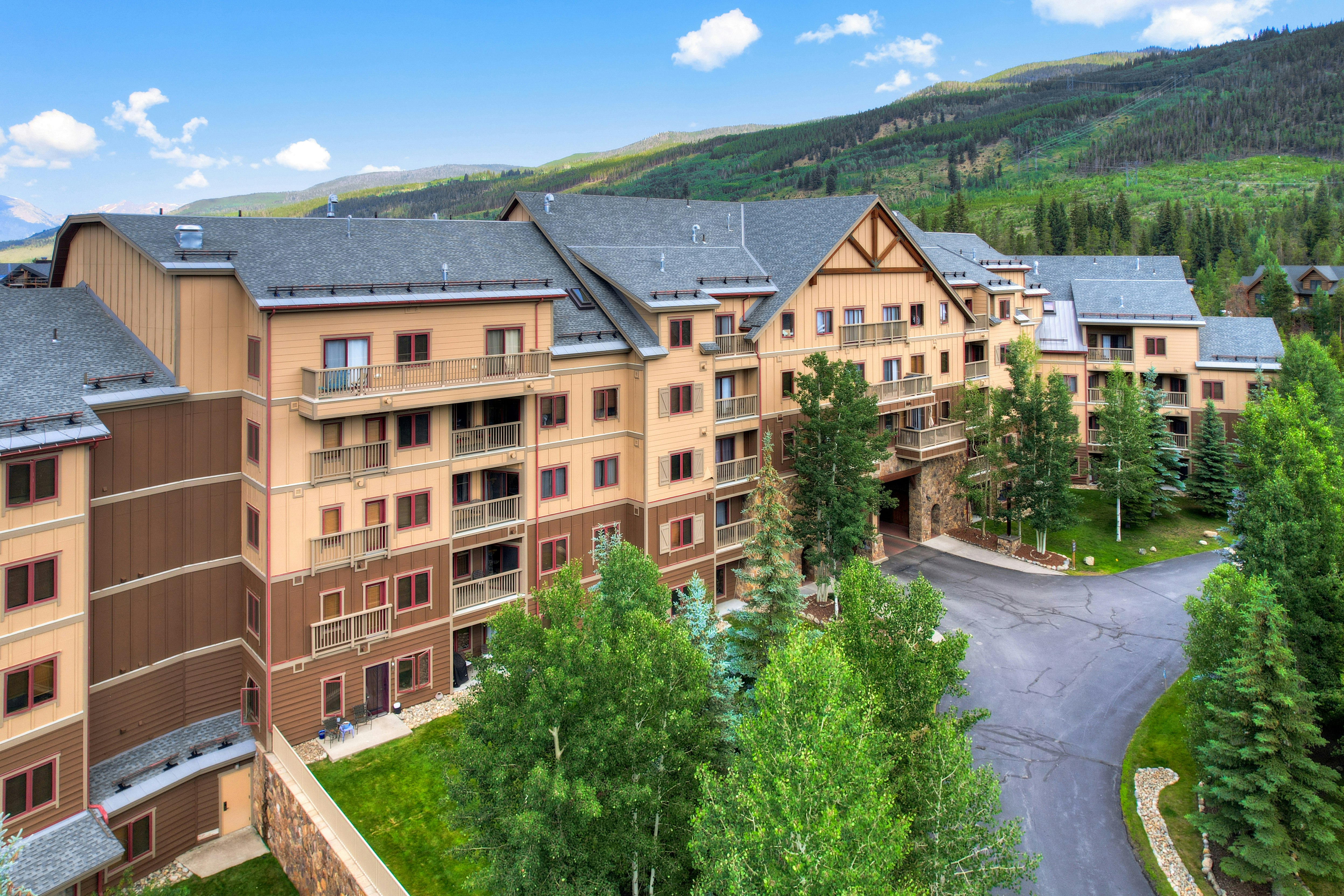RedHawk Lodge and Townhomes by Keystone Resort 4/50