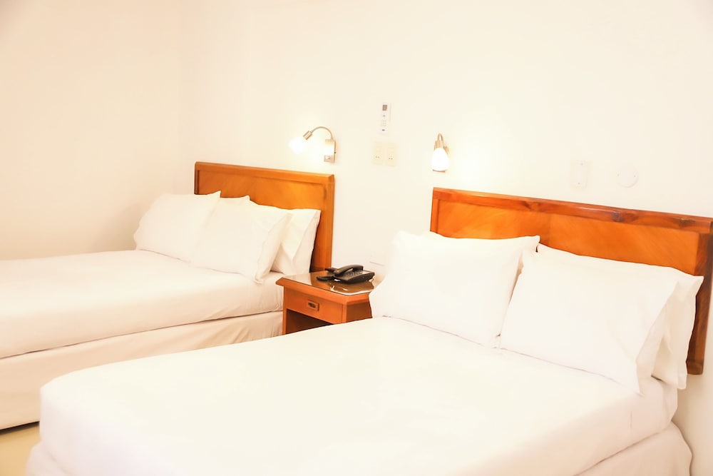 ROOM, TWIN BEDS
